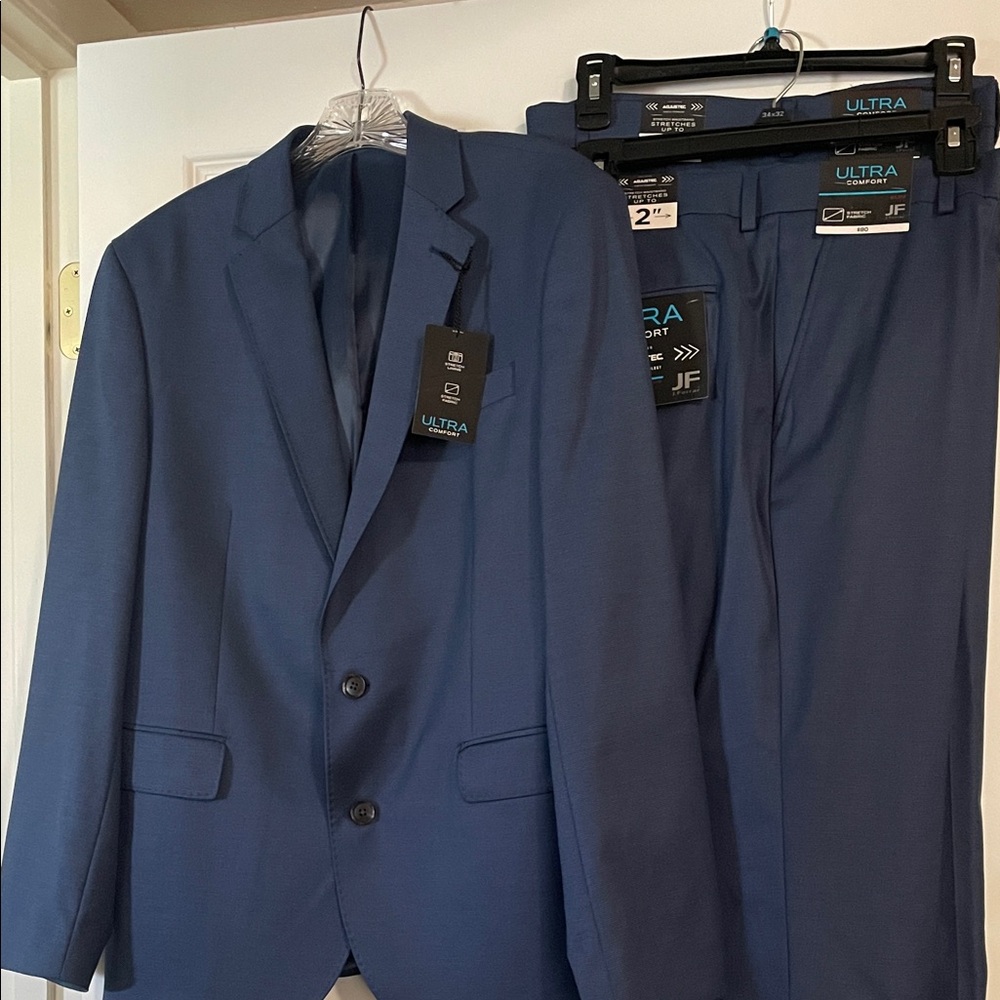 new with tags navy men’s suit 42 S and pants 36 x 32 and 34 x 32. Very stylish